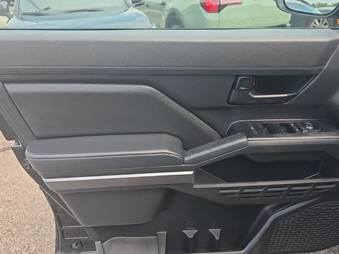Certified 2025 Toyota Tacoma SR5 AWD/4WD image 14