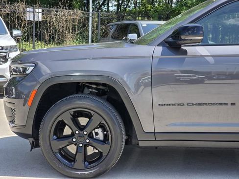 Used 2023 Jeep Grand Cherokee L Laredo RWD image 6