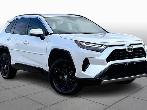 Used 2023 Toyota RAV4 SE AWD/4WD image 3