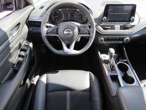 Used 2025 Nissan Altima 2.5 SR image 10