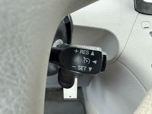 Used 2013 Toyota Sienna L w/ Towing Pkg FWD image 21