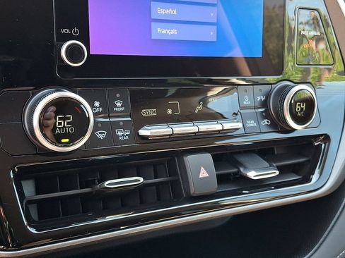 Certified 2025 Toyota Highlander LE FWD image 18