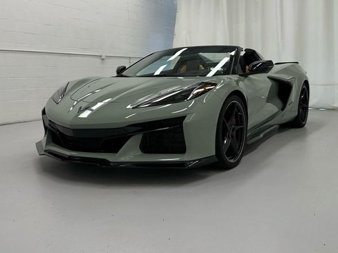 Used 2024 Chevrolet Corvette E-Ray w/ Stealth Interior Trim Package AWD/4WD image 4