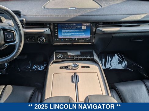 Used 2025 Lincoln Navigator Reserve w/ Jet Appearance Package AWD/4WD image 24