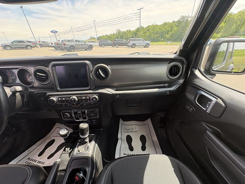 Used 2023 Jeep Gladiator Sport AWD/4WD image 23