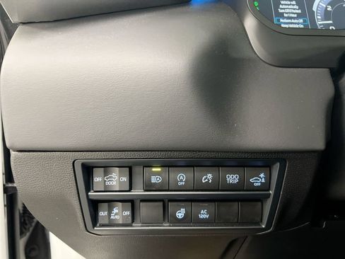 Used 2024 Toyota Tundra Platinum AWD/4WD image 18