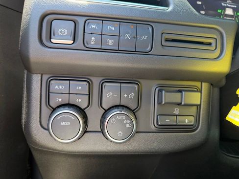 Used 2022 Chevrolet Tahoe LT w/ LT Signature Package AWD/4WD image 12
