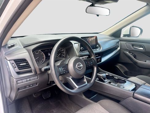 Used 2024 Nissan Rogue SV FWD image 9