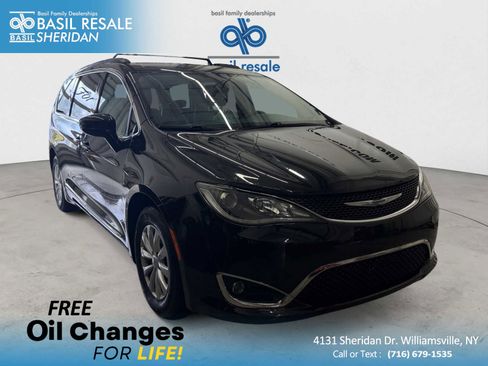 Used 2017 Chrysler Pacifica Touring-L image 1