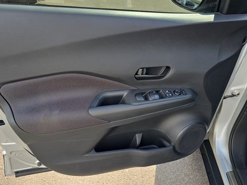 Used 2019 Nissan Kicks S FWD image 17