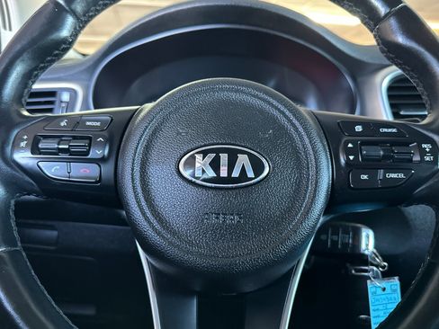 Used 2018 Kia Sorento LX image 23