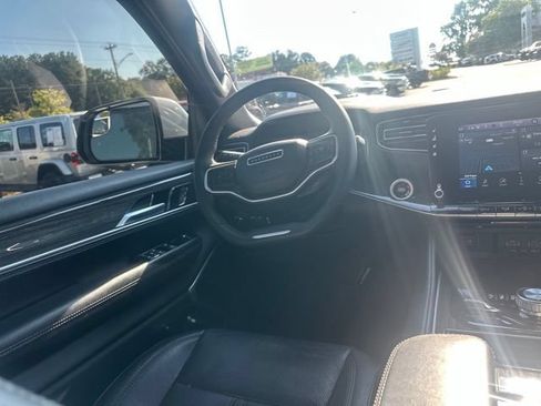Used 2022 Jeep Wagoneer Series III w/ Premium Group I AWD/4WD image 17