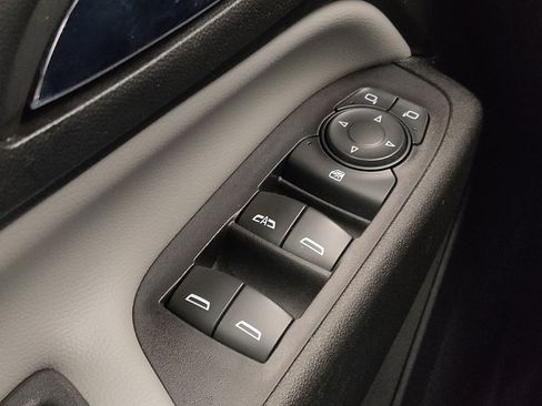 Used 2020 Chevrolet Equinox LS w/ LPO, Cargo Package AWD/4WD image 27