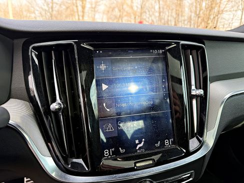 Used 2019 Volvo S60 T6 R-Design image 13