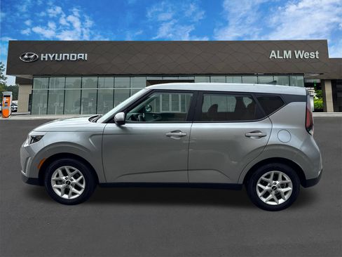 Used 2025 Kia Soul LX w/ LX Technology Package FWD image 8