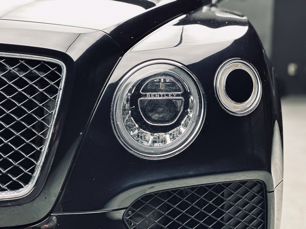 Used 2019 Bentley Bentayga AWD/4WD image 12
