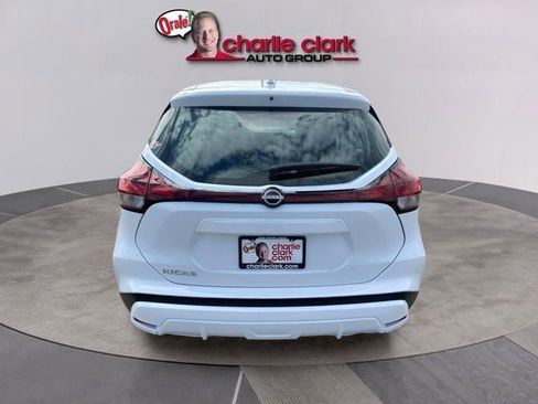 Certified 2025 Nissan Kicks Play S image 5