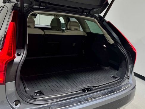 Used 2020 Volvo V90 T6 Cross Country image 10