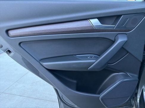 Used 2022 Audi Q5 e Premium w/ Convenience Package image 19