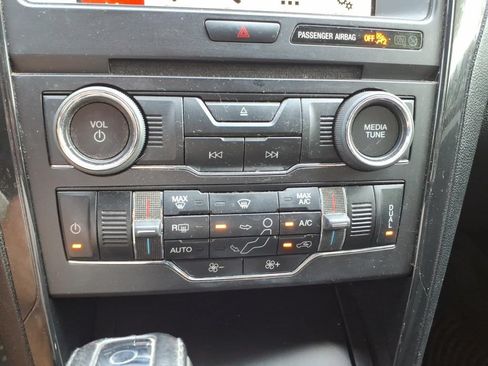 Used 2017 Ford Explorer XLT w/ Equipment Group 201A FWD image 24