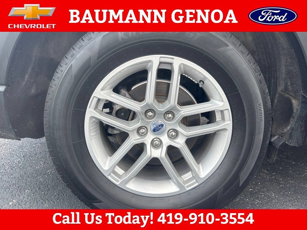 Used 2025 Ford Explorer Active AWD/4WD image 11