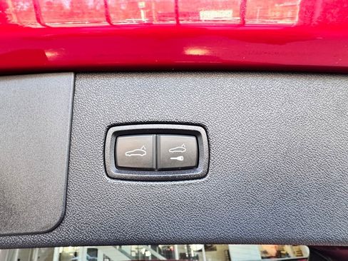 Used 2023 Porsche Cayenne Platinum Edition image 16