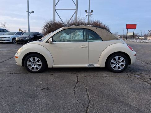 Used 2008 Volkswagen Beetle S w/ Cold Weather Pkg image 4