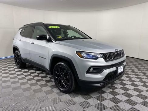 Used 2024 Jeep Compass Latitude w/ Sun and Sound Group AWD/4WD image 1