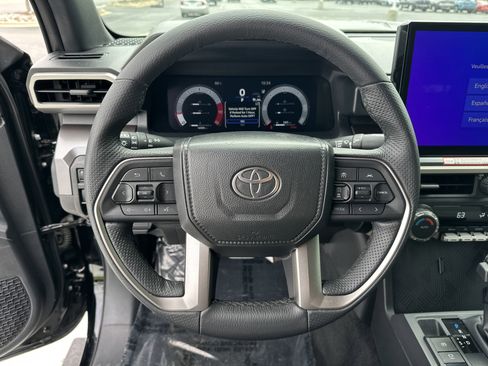 Certified 2025 Toyota Tacoma TRD Sport AWD/4WD image 18