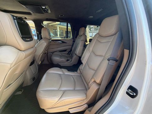 Used 2019 Cadillac Escalade Platinum image 27