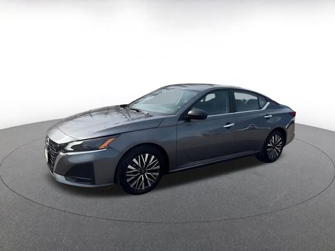 Used 2025 Nissan Altima 2.5 SV image 8