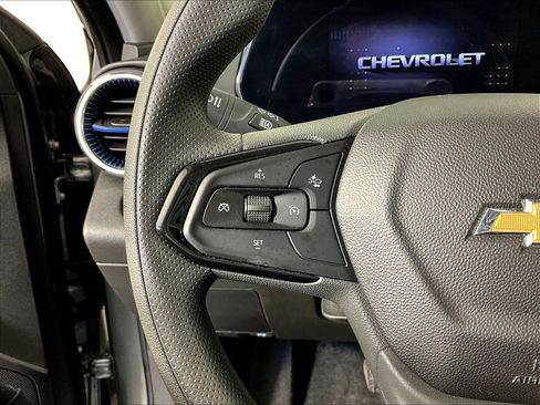 Used 2025 Chevrolet Trax LT FWD image 10