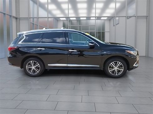 Used 2019 INFINITI QX60 Luxe w/ Essential Package image 9