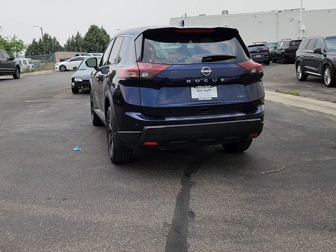 Used 2025 Nissan Rogue SV AWD/4WD image 3