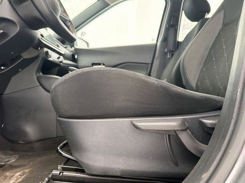 Used 2019 Nissan Kicks SV image 14