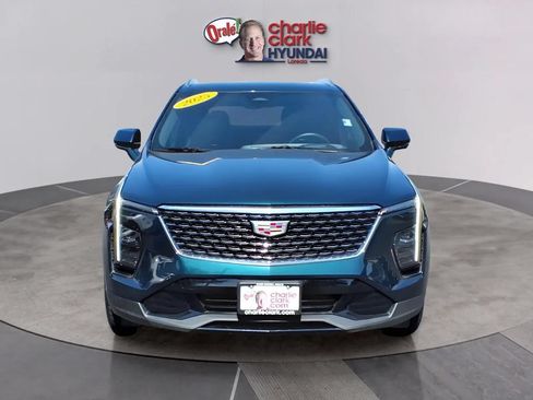 Used 2025 Cadillac XT4 Premium Luxury w/ Technology Package FWD image 8