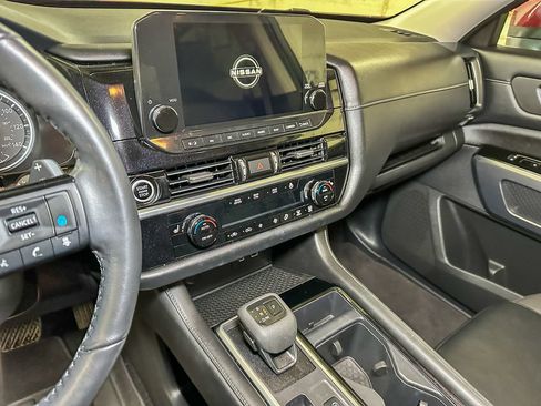 Used 2022 Nissan Pathfinder SL AWD/4WD image 42