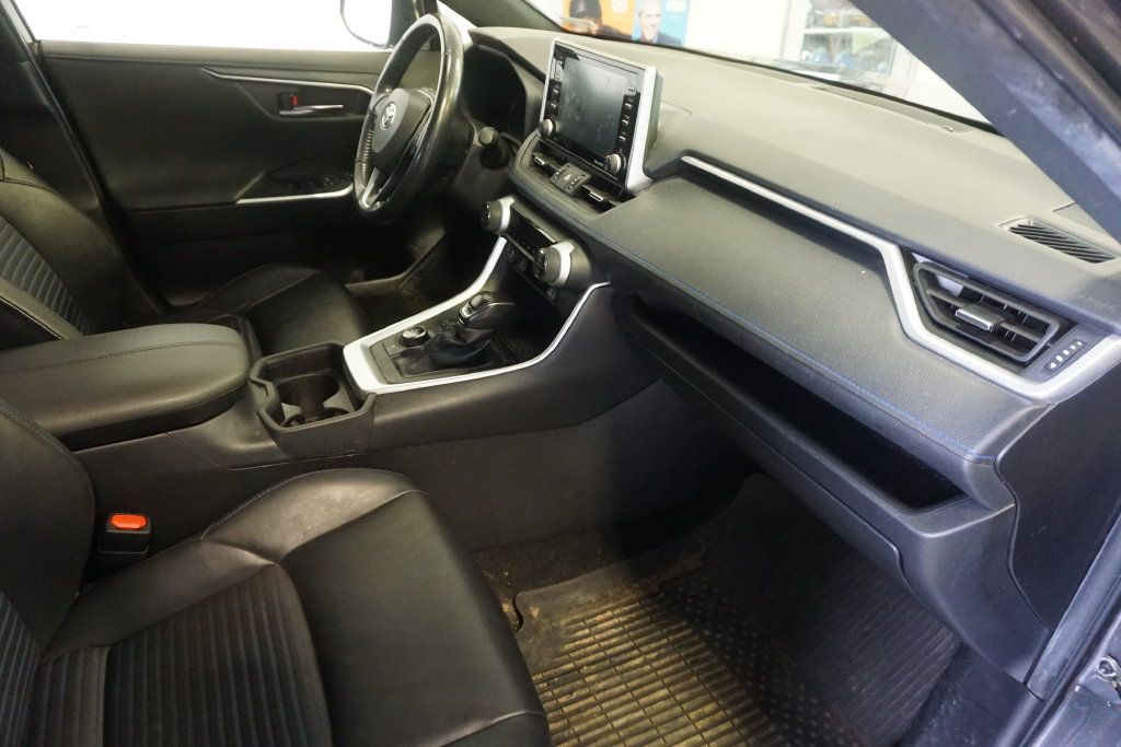 Used 2021 Toyota RAV4 XSE w/ XSE Grade Weather Package AWD/4WD image 15