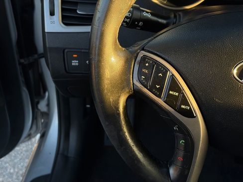 Used 2013 Hyundai Elantra Limited w/ Technology Pkg image 16