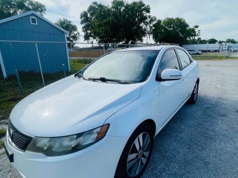 Used 2013 Kia Forte EX w/ Premium Pkg image 5