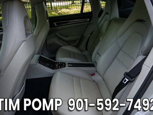 Used 2017 Porsche Panamera 4 w/ Premium Package AWD/4WD image 33