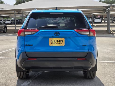 Used 2021 Toyota RAV4 XLE Premium FWD image 4