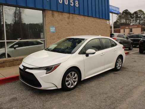 Used 2023 Toyota Corolla LE image 3