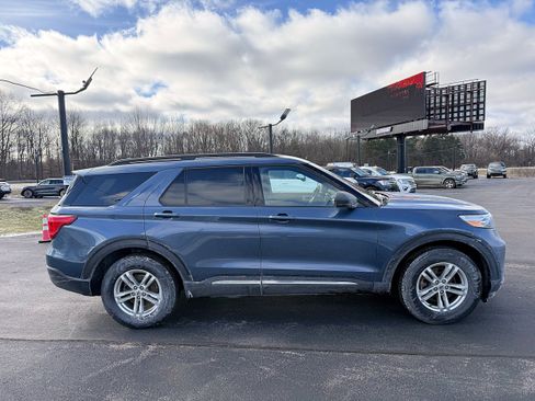 Used 2020 Ford Explorer XLT w/ Equipment Group 202A image 10