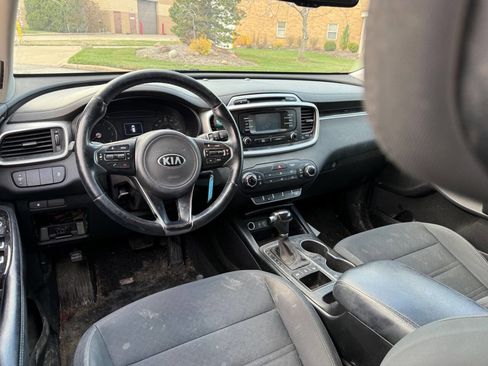 Used 2016 Kia Sorento LX w/ LX Convenience Package image 8