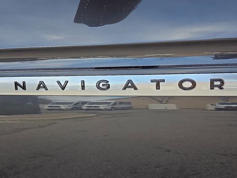 New 2025 Lincoln Navigator Reserve image 8