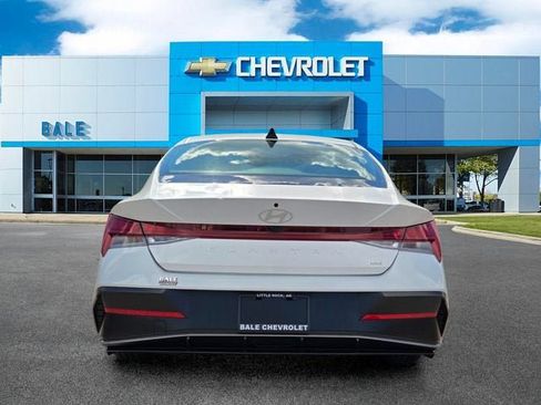 Used 2025 Hyundai Elantra Limited w/ Cargo Package FWD image 4