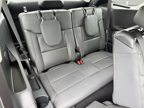 New 2025 Ford Explorer Active w/ Active Comfort Package image 21