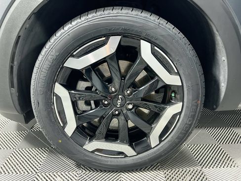 Certified 2024 Kia Telluride EX w/ EX Captain's Chair Package FWD image 11