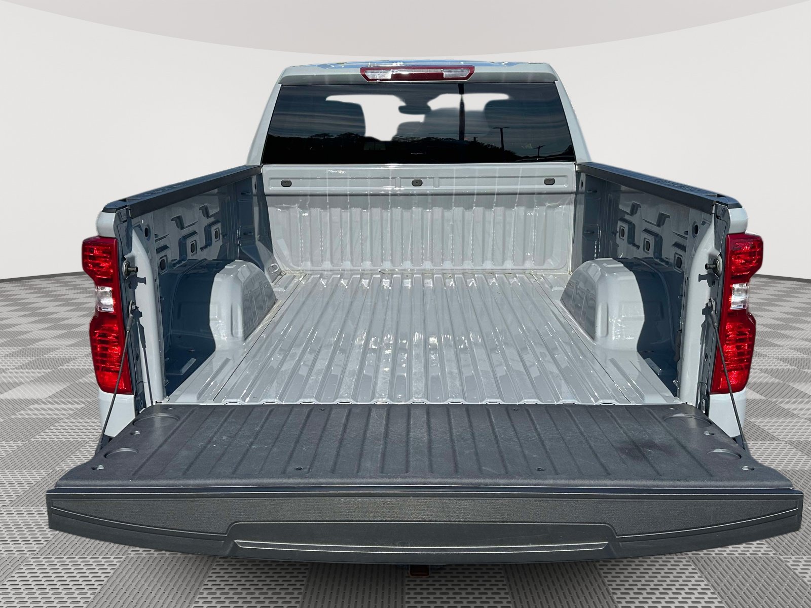 Used 2024 Chevrolet Silverado 1500 LT AWD/4WD image 31